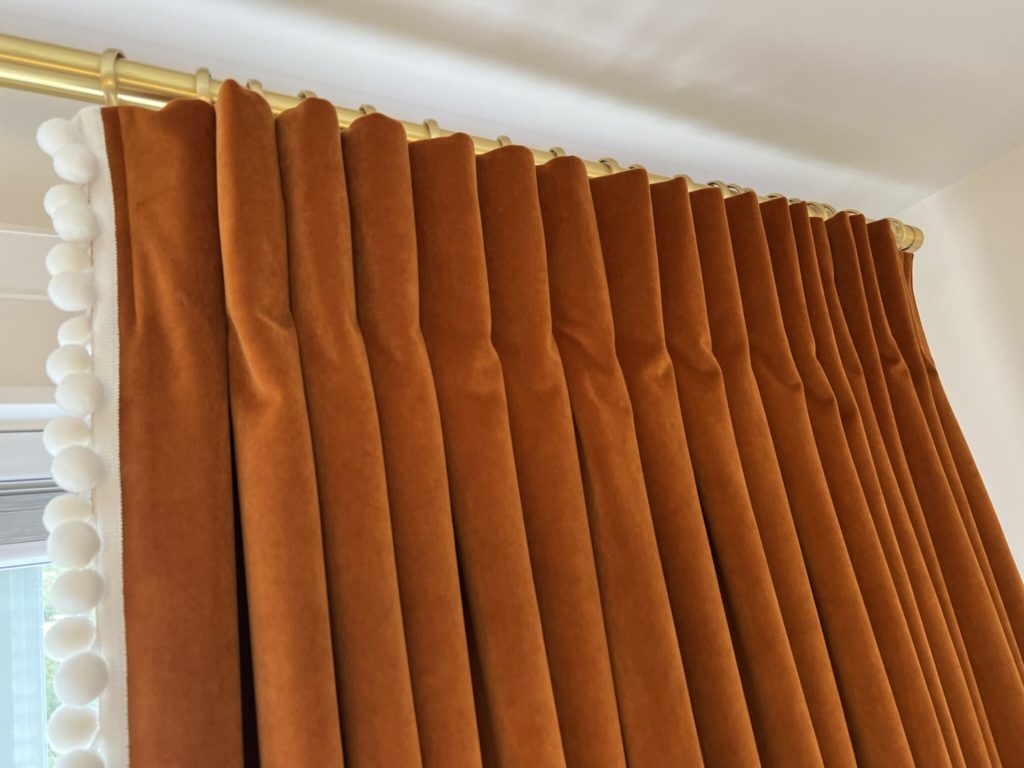 Curtain on the hanging 2